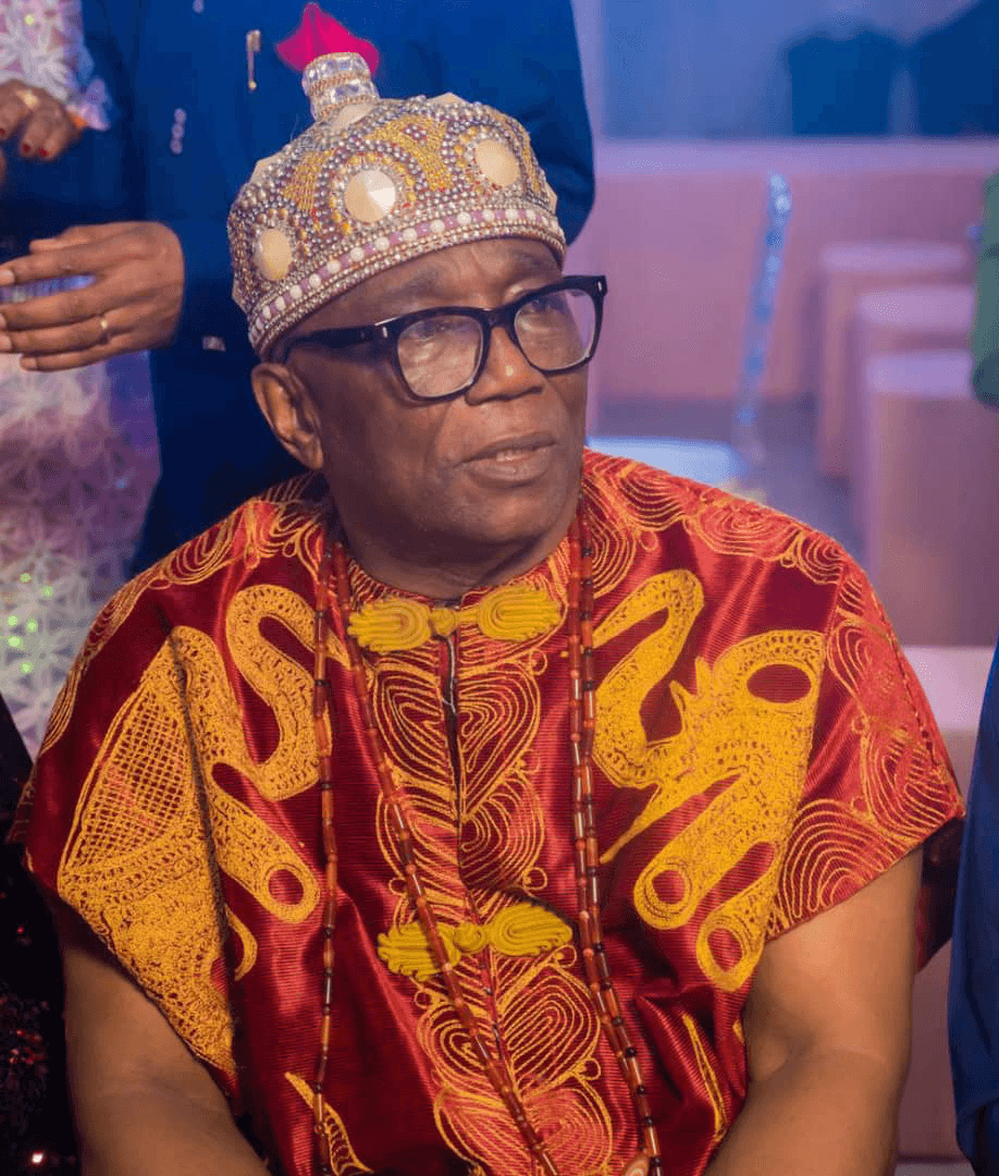  Nze HRH Eze Nduwueze Maduawuchukwu